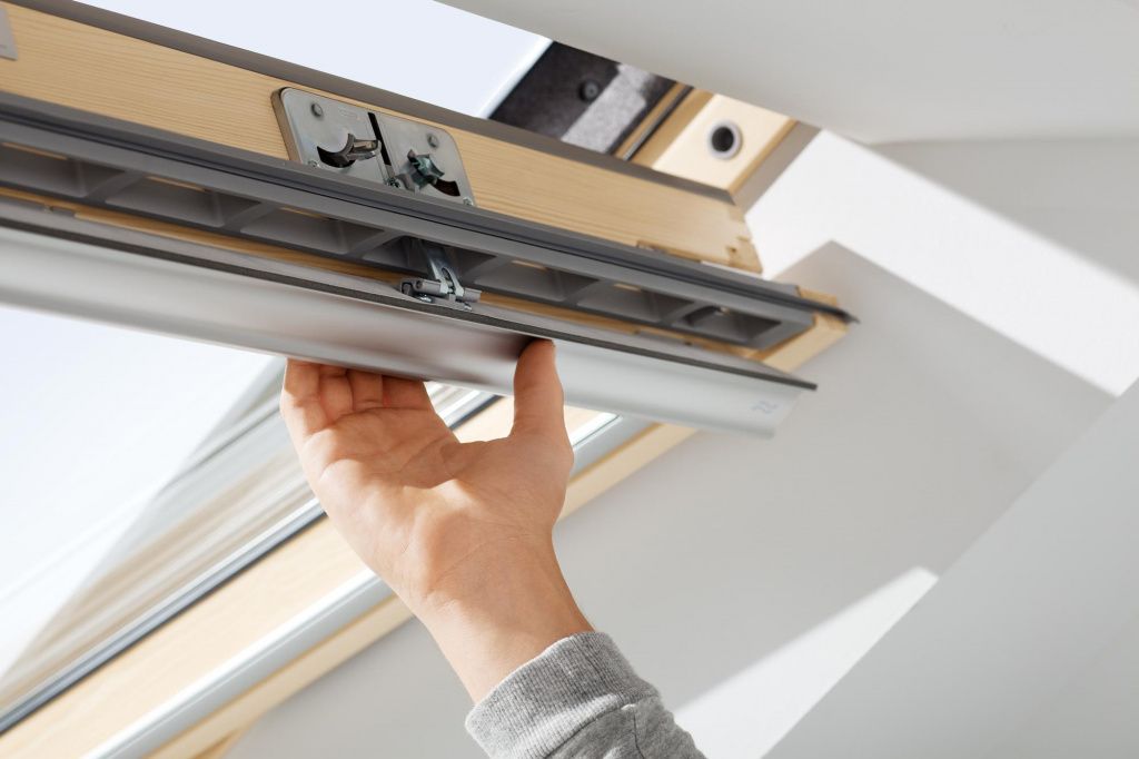 мансардное окно velux woodline дизайн gll 1061 (ручка сверху, 2 камеры), 114х118 см