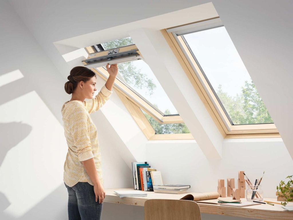 мансардное окно velux woodline дизайн gll 1061 (ручка сверху, 2 камеры), 114х118 см